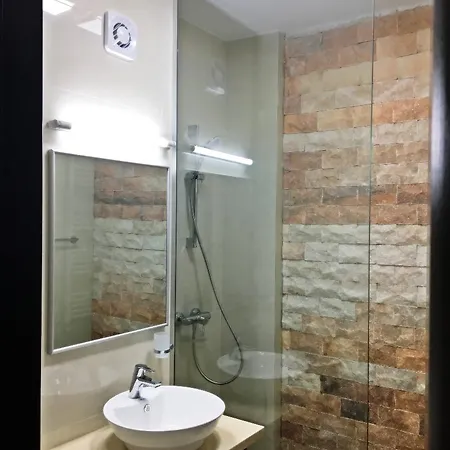 Lira Hotel
